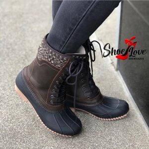 Duck boots